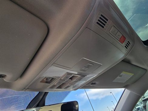 Used 2021 Volkswagen Tiguan SE w/ Panoramic Sunroof Package image 23