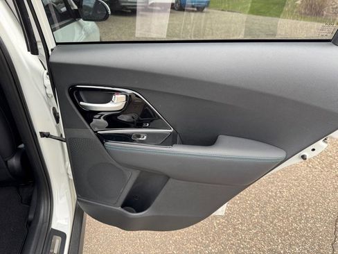 Used 2022 Kia Niro EX Premium FWD image 26