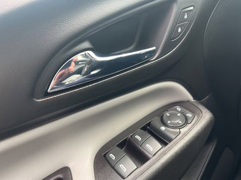 Used 2020 Chevrolet Equinox LS w/ LS Convenience Package image 21