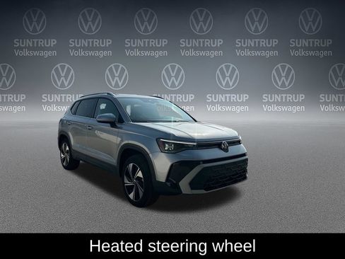 Used 2025 Volkswagen Taos SE w/ Panoramic Sunroof Package AWD/4WD image 10
