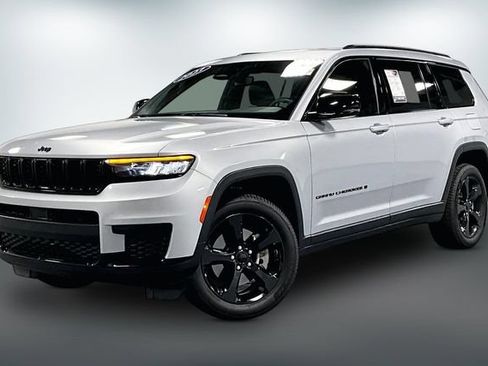 Used 2023 Jeep Grand Cherokee L Laredo AWD/4WD image 3