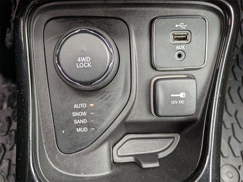 Used 2018 Jeep Compass Limited image 27