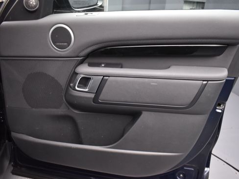 Used 2023 Land Rover Discovery S image 19