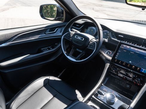 New 2025 Jeep Grand Cherokee L Limited w/ Trailer Tow Package image 15