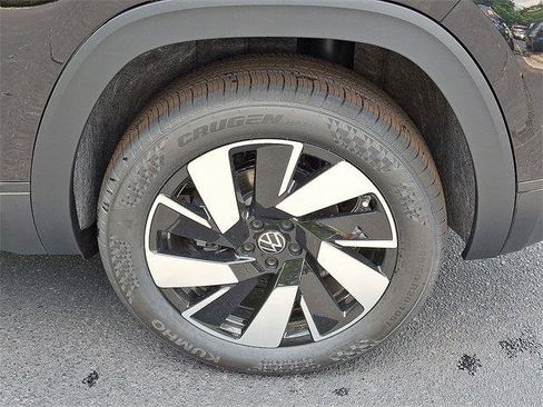 New 2025 Volkswagen Atlas Cross Sport SE image 7