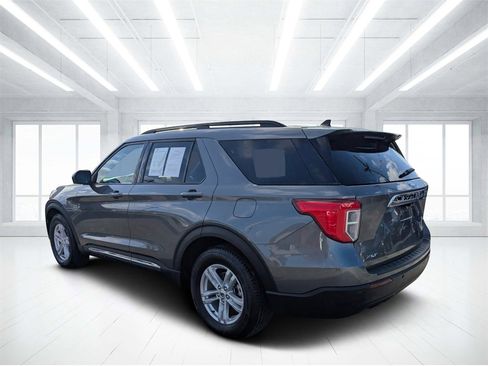 Used 2024 Ford Explorer XLT image 5
