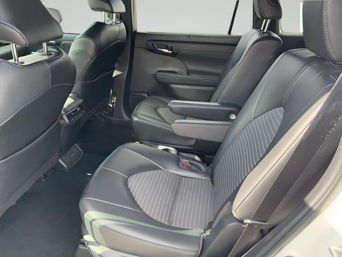 Used 2022 Toyota Highlander XSE image 31