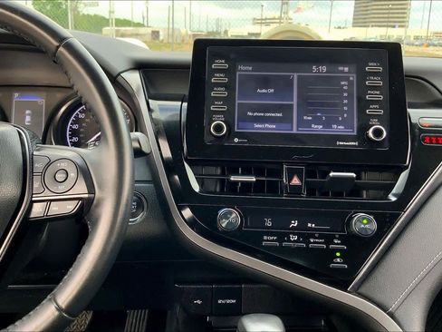 Used 2021 Toyota Camry SE w/ Convenience Package image 7