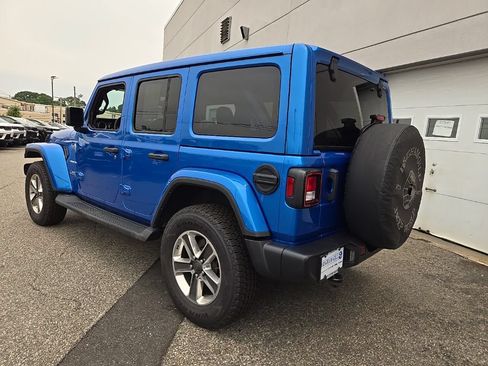 Used 2022 Jeep Wrangler Unlimited Sahara w/ Cold Weather Group AWD/4WD image 9