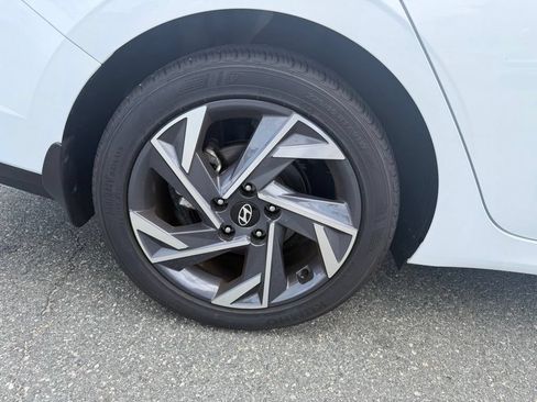 Used 2025 Hyundai Elantra Sport FWD image 34