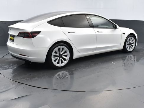 Used 2023 Tesla Model 3 Standard Range image 4