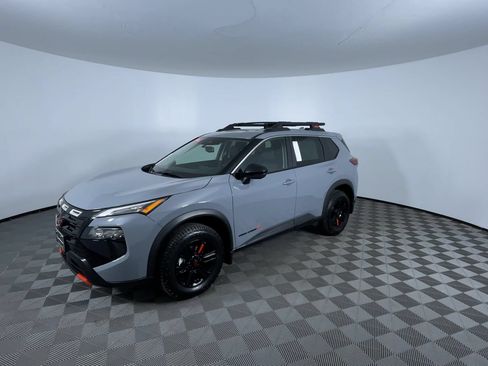 Used 2025 Nissan Rogue SV w/ Rock Creek Premium Package AWD/4WD image 4