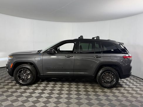 Used 2024 Jeep Grand Cherokee Trailhawk w/ Advanced Protech Group II AWD/4WD image 13