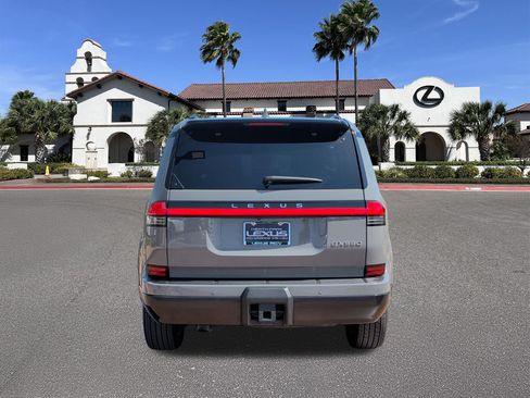 Used 2024 Lexus GX 550 AWD/4WD image 3