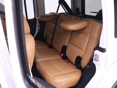 Used 2021 Jeep Wrangler Unlimited Sahara w/ LED Lighting Group AWD/4WD image 13