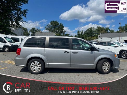 Used 2019 Dodge Grand Caravan SE FWD image 10