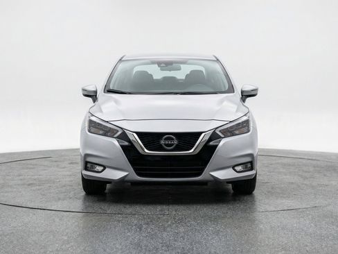 Used 2025 Nissan Versa SV image 2