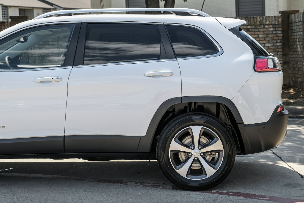 Used 2021 Jeep Cherokee Limited AWD/4WD image 23