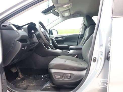 Used 2024 Toyota RAV4 XLE AWD/4WD image 11