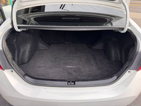 Used 2017 Toyota Corolla SE w/ SE Premium Package image 12