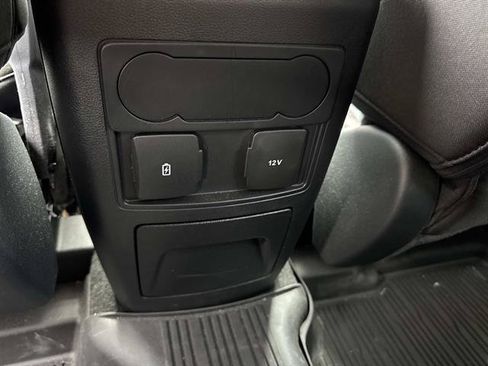 Used 2023 Ford Explorer XLT AWD/4WD image 11