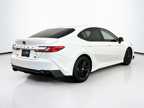 Used 2025 Toyota Camry SE w/ Convenience Package FWD image 9