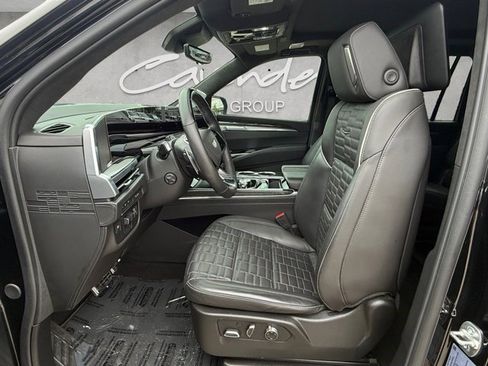 Certified 2025 Cadillac Escalade ESV V AWD/4WD image 22