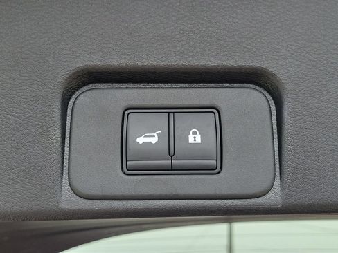 Used 2025 Nissan Rogue SV FWD image 30
