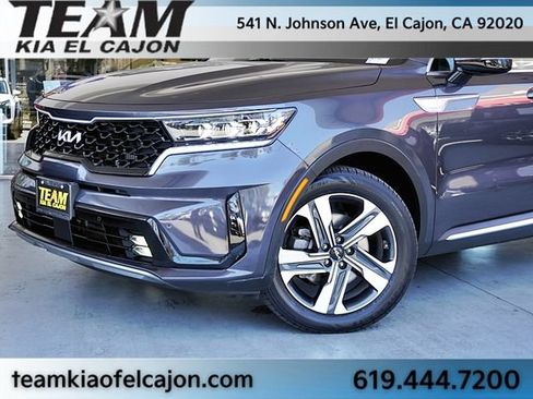Certified 2022 Kia Sorento SX w/ Panoramic Sunroof Package AWD/4WD image 3