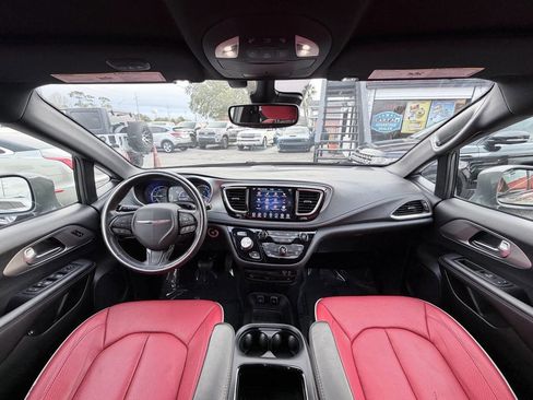 Used 2020 Chrysler Pacifica Limited w/ Quick Oder Package 2EV RED-S image 17