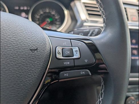 Used 2021 Volkswagen Tiguan SE w/ Panoramic Sunroof Package FWD image 14