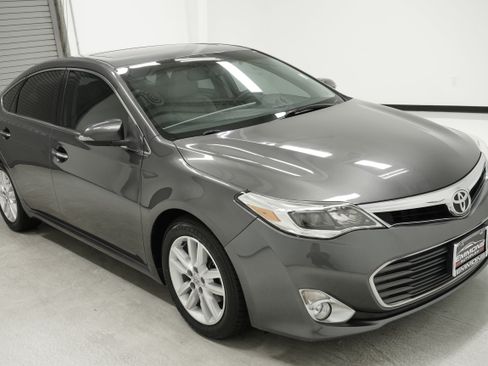 Used 2014 Toyota Avalon XLE Premium FWD image 3