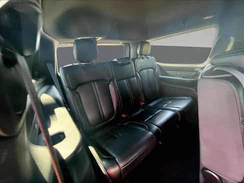 Used 2024 Jeep Wagoneer Series II w/ Flexible Seating Group AWD/4WD image 29