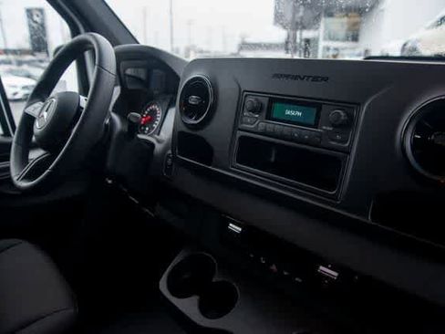 Used 2025 Mercedes-Benz Sprinter 2500 image 32
