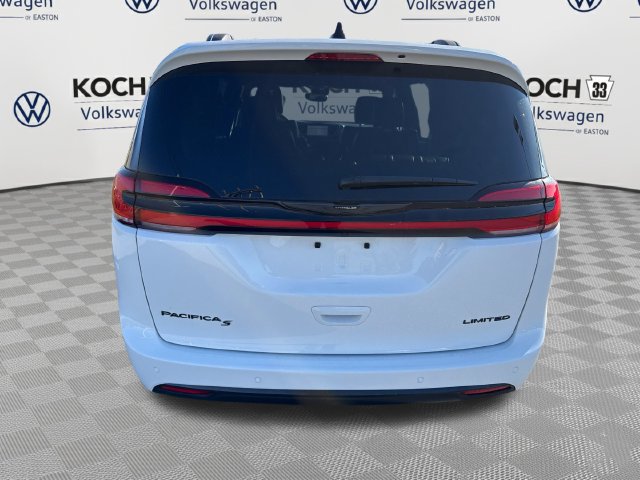 Used 2025 Chrysler Pacifica Limited FWD image 7