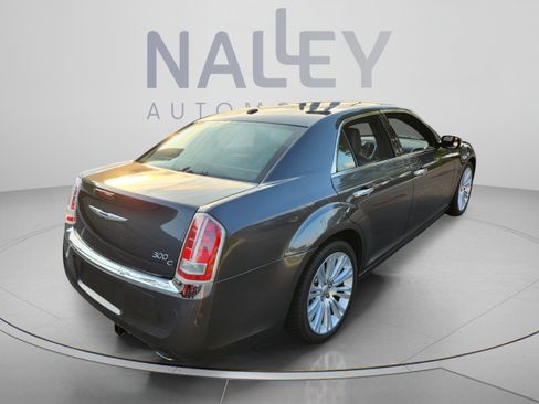 Used 2013 Chrysler 300 C RWD image 5