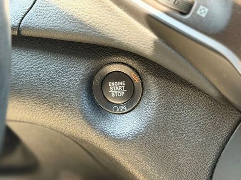 Used 2019 Jeep Cherokee Trailhawk w/ Cold Weather Group AWD/4WD image 13