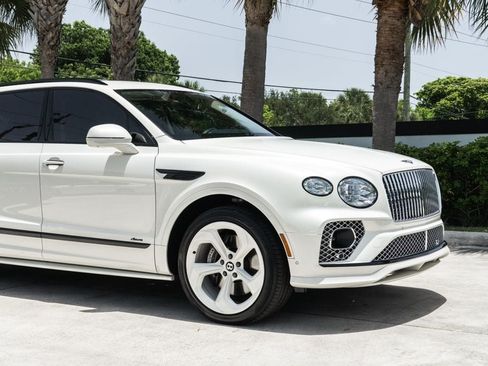 Used 2023 Bentley Bentayga Extended Wheelbase AWD/4WD image 10