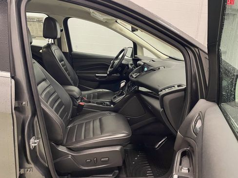 Used 2017 Ford C-MAX Energi Titanium image 17