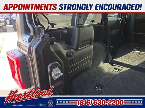 Used 2018 Jeep Wrangler Unlimited Sahara AWD/4WD image 89