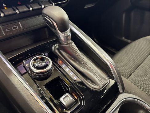 Used 2025 GMC Canyon Elevation image 30