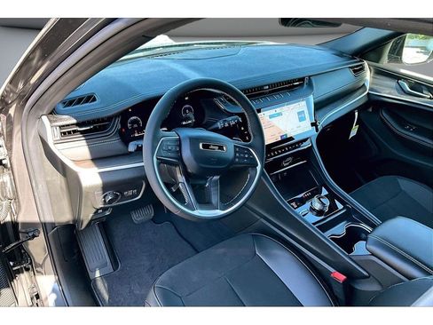 New 2026 Jeep Grand Cherokee L 4WD image 7