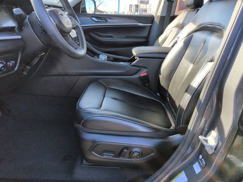 Used 2023 Jeep Grand Cherokee L Limited w/ Trailer Tow Group (B) image 18