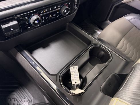 Used 2024 Chevrolet Silverado 2500 ZR2 w/ Technology Package image 36