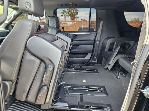 Certified 2025 Chevrolet Suburban LT w/ Comfort Package RWD image 24