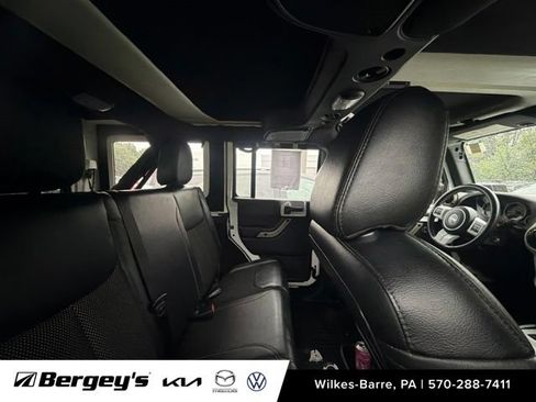 Used 2017 Jeep Wrangler Unlimited Sahara AWD/4WD image 14