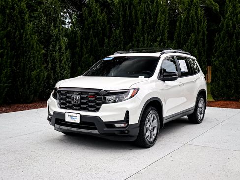 Used 2025 Honda Passport TrailSport image 5