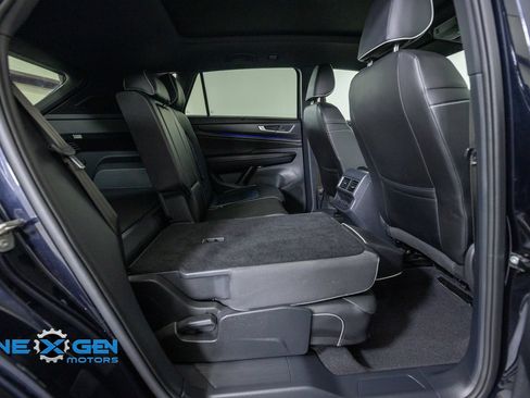Used 2024 Volkswagen Atlas Cross Sport SEL Premium R-Line AWD/4WD image 38