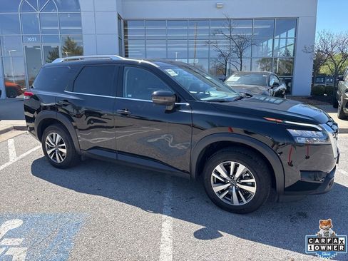 Used 2025 Nissan Pathfinder SL FWD image 35