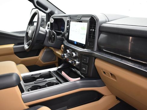 Used 2025 Ford F250 Lariat w/ Lariat Ultimate Package image 23